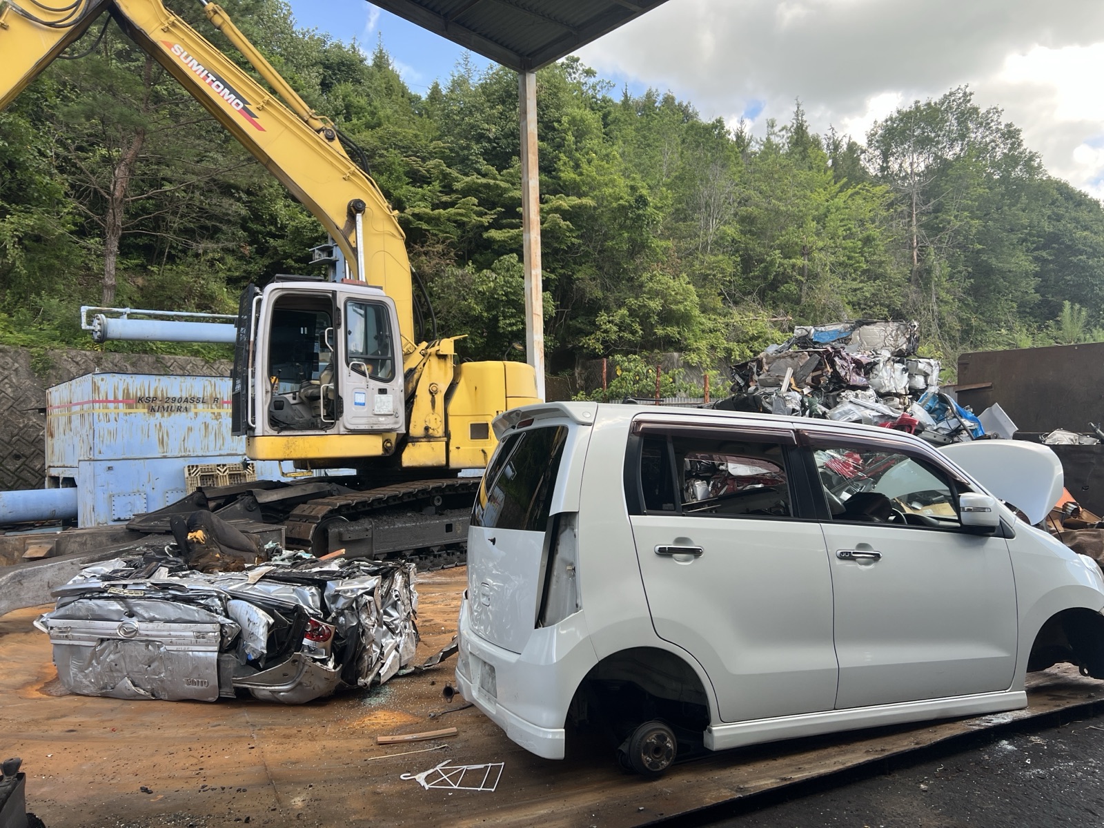 ニブラで車体を持ち上げているところ